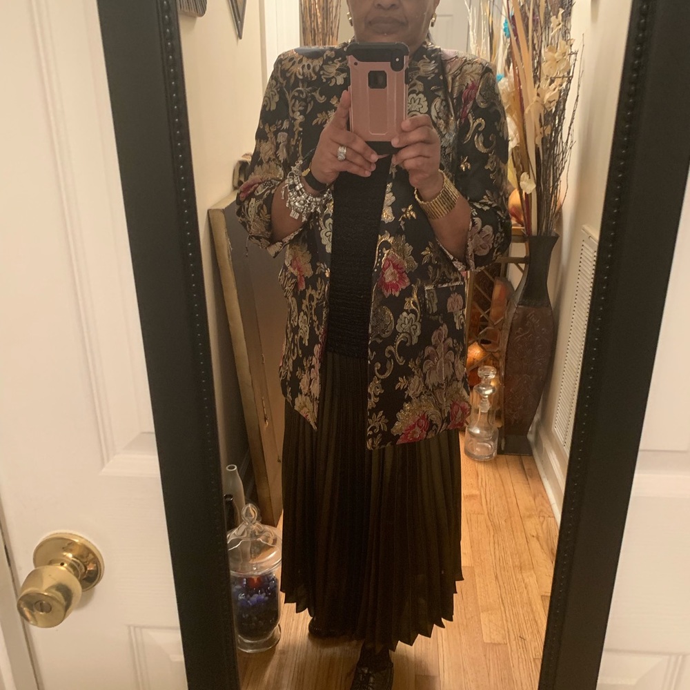 NWT..Silk Like Tapestry Blazer - Picture 8 of 8